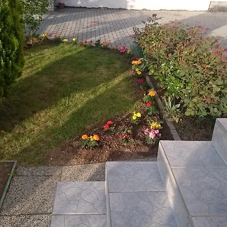 Natalie Guest house Buk